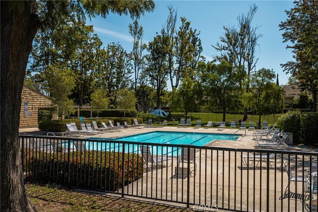 16 Driftwood 24, Irvine, CA 92604