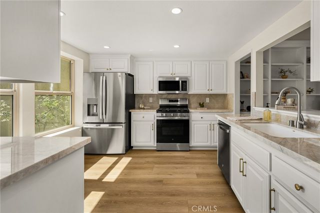 16 Driftwood 24, Irvine, CA 92604