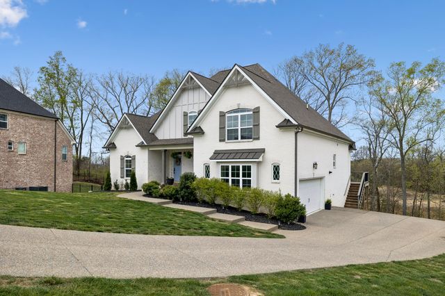 230 Amana Dr, Lebanon, TN 37087