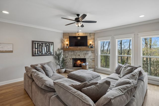 230 Amana Dr, Lebanon, TN 37087