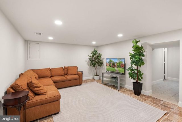 217 N EMERSON ST, Arlington, VA 22203