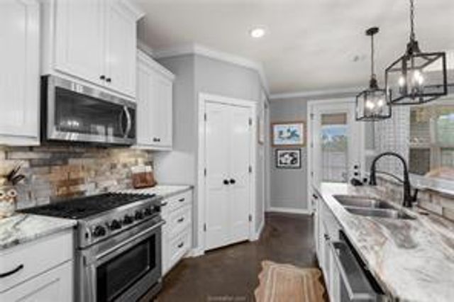 4423 Toddington Lane, College Station, TX 77845