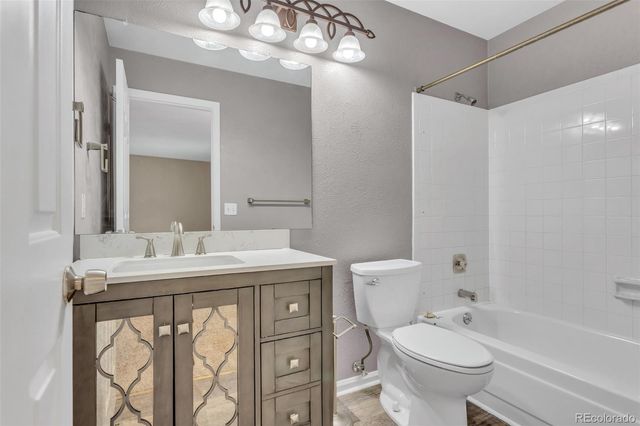 3711 S Espana Way, Aurora, CO 80013