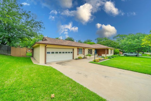 6924 Bal Lake Drive, Fort Worth, TX 76116