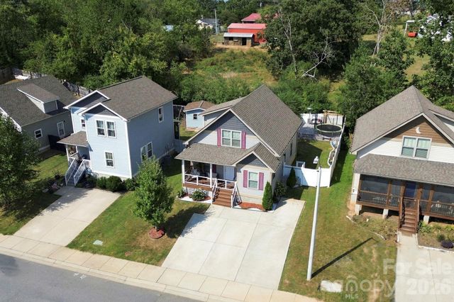 11 Yarrow Meadow Road, Weaverville, NC 28787