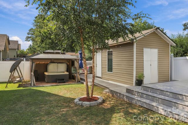 11 Yarrow Meadow Road, Weaverville, NC 28787
