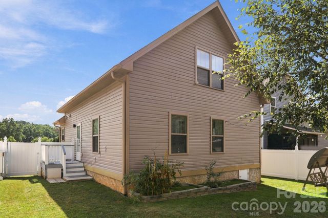11 Yarrow Meadow Road, Weaverville, NC 28787