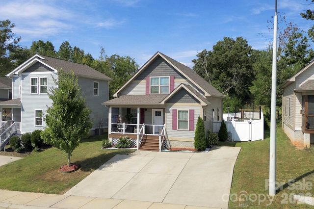 11 Yarrow Meadow Road, Weaverville, NC 28787