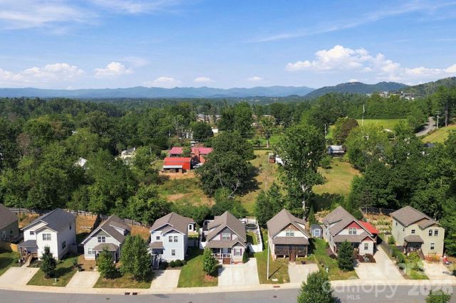 11 Yarrow Meadow Road, Weaverville, NC 28787