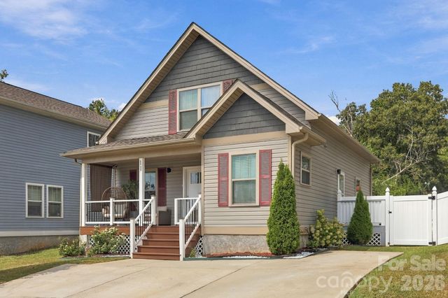 11 Yarrow Meadow Road, Weaverville, NC 28787