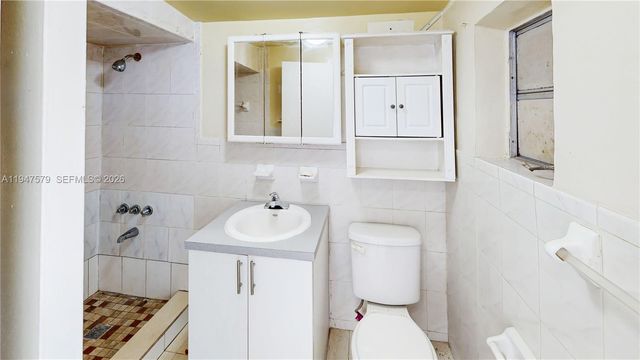 151 W 44th St, Hialeah, FL 33012