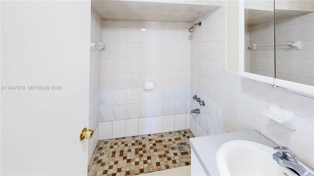 151 W 44th St, Hialeah, FL 33012