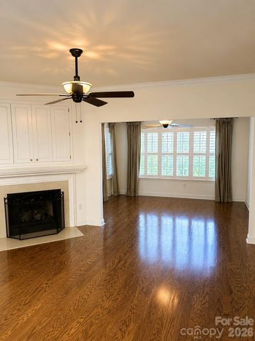 47 Victoria Park Drive, Hendersonville, NC 28792