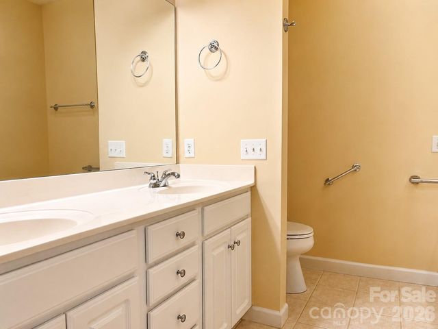 47 Victoria Park Drive, Hendersonville, NC 28792
