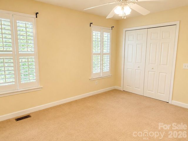 47 Victoria Park Drive, Hendersonville, NC 28792