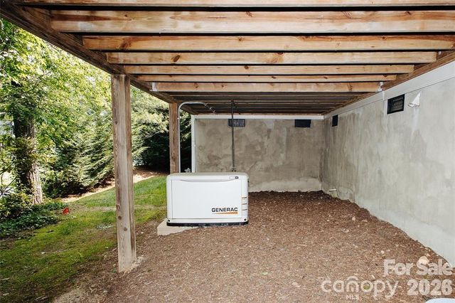 47 Victoria Park Drive, Hendersonville, NC 28792