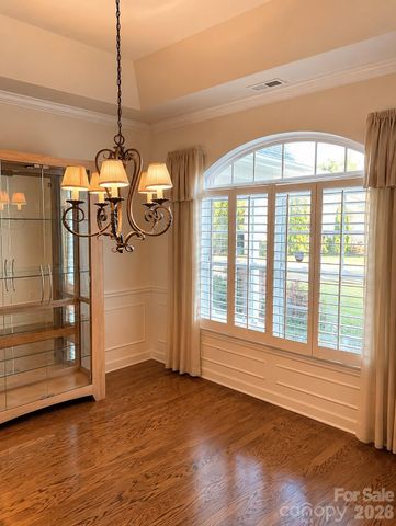 47 Victoria Park Drive, Hendersonville, NC 28792