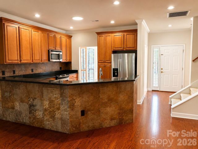 47 Victoria Park Drive, Hendersonville, NC 28792