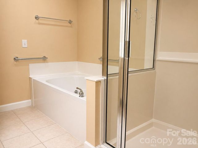 47 Victoria Park Drive, Hendersonville, NC 28792