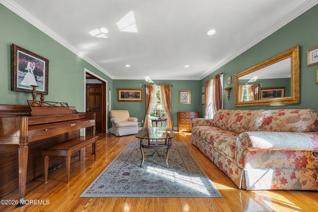21 Terry Lane, Middletown, NJ 07748