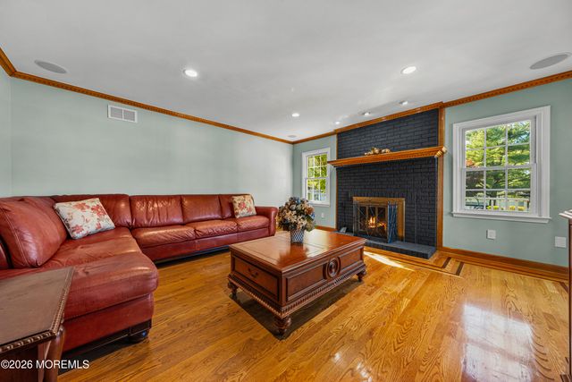21 Terry Lane, Middletown, NJ 07748