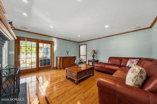 21 Terry Lane, Middletown, NJ 07748