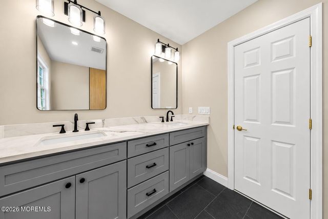 21 Terry Lane, Middletown, NJ 07748