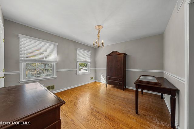 21 Terry Lane, Middletown, NJ 07748