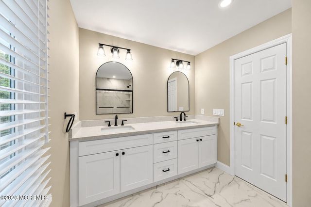 21 Terry Lane, Middletown, NJ 07748