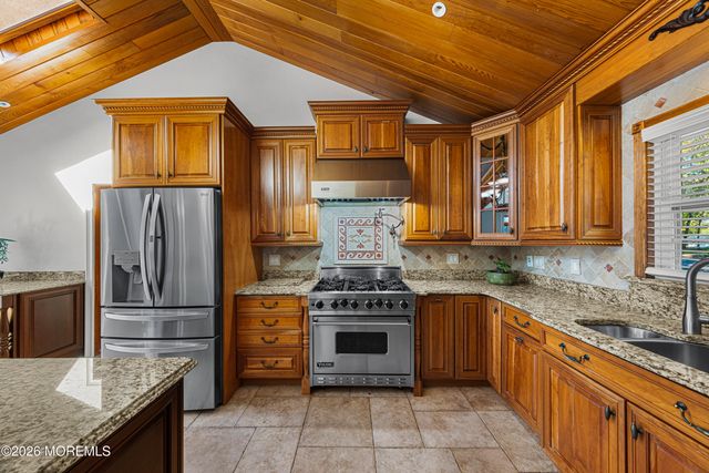 21 Terry Lane, Middletown, NJ 07748