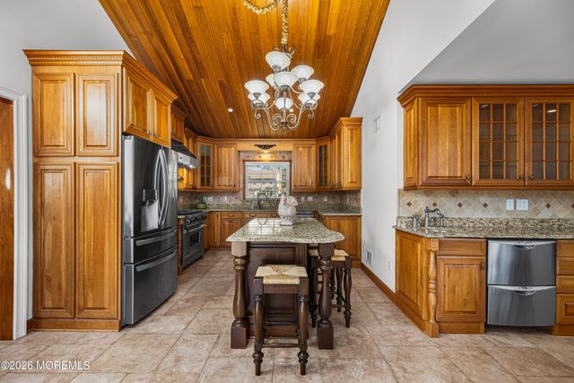 21 Terry Lane, Middletown, NJ 07748