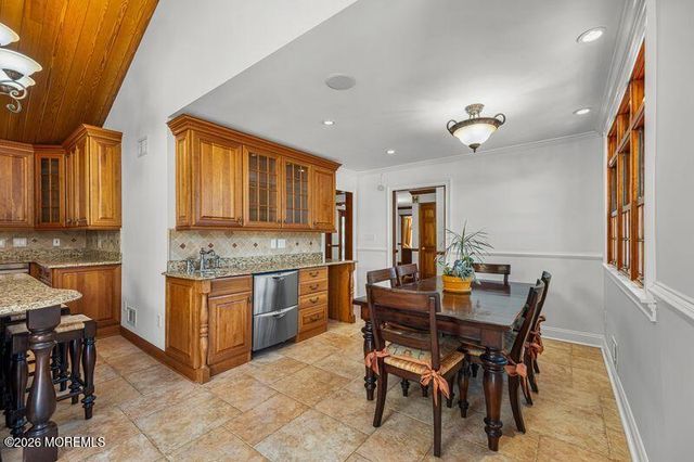 21 Terry Lane, Middletown, NJ 07748