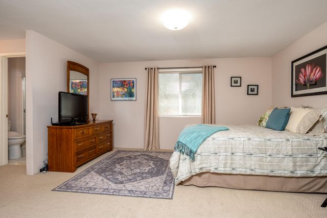 125 Freshwater Drive, Phoenix, OR 97535