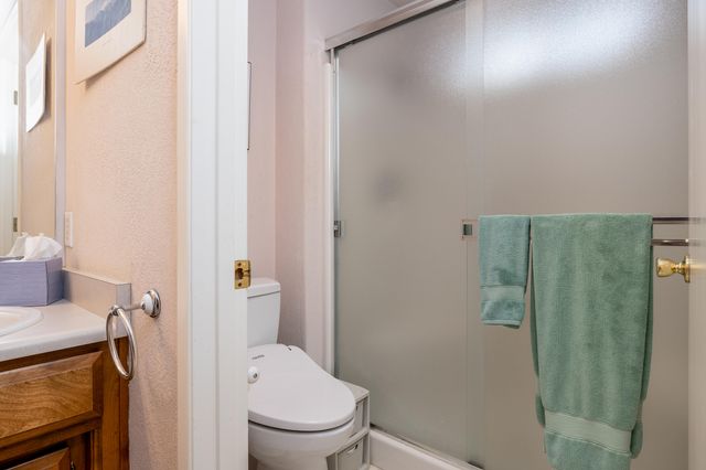 125 Freshwater Drive, Phoenix, OR 97535