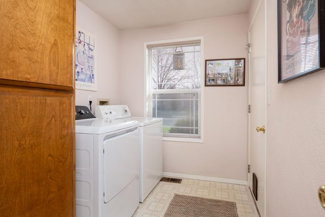 125 Freshwater Drive, Phoenix, OR 97535