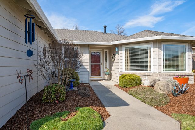 125 Freshwater Drive, Phoenix, OR 97535