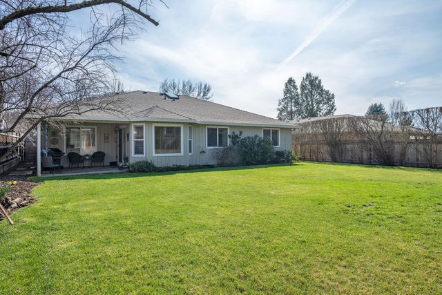 125 Freshwater Drive, Phoenix, OR 97535