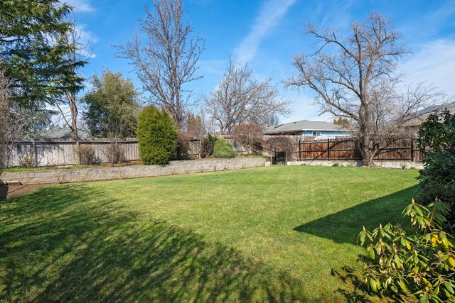 125 Freshwater Drive, Phoenix, OR 97535