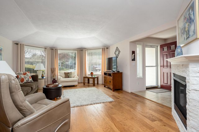 125 Freshwater Drive, Phoenix, OR 97535