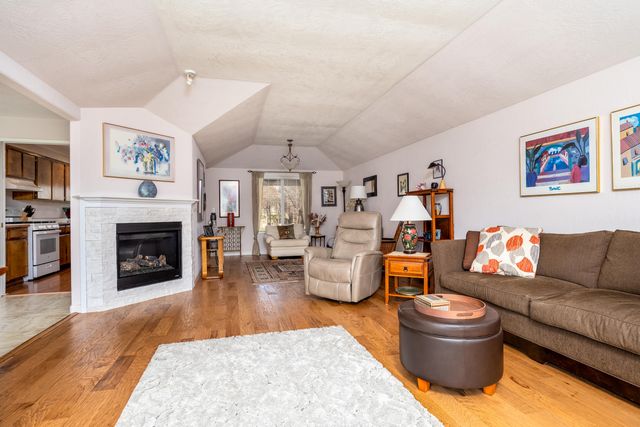 125 Freshwater Drive, Phoenix, OR 97535