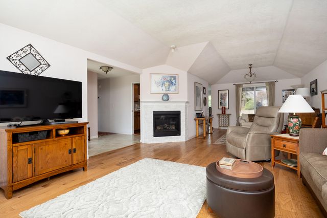 125 Freshwater Drive, Phoenix, OR 97535