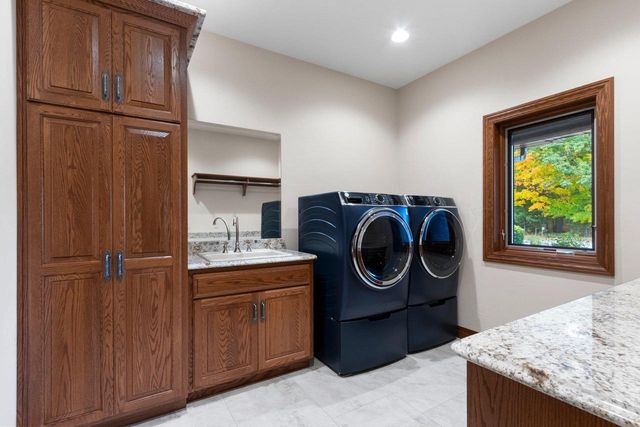 315 W HIGHLAND DRIVE, Oconto Falls, WI 54154