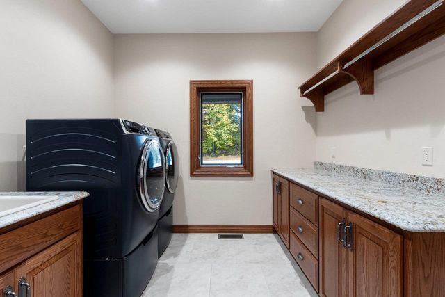 315 W HIGHLAND DRIVE, Oconto Falls, WI 54154