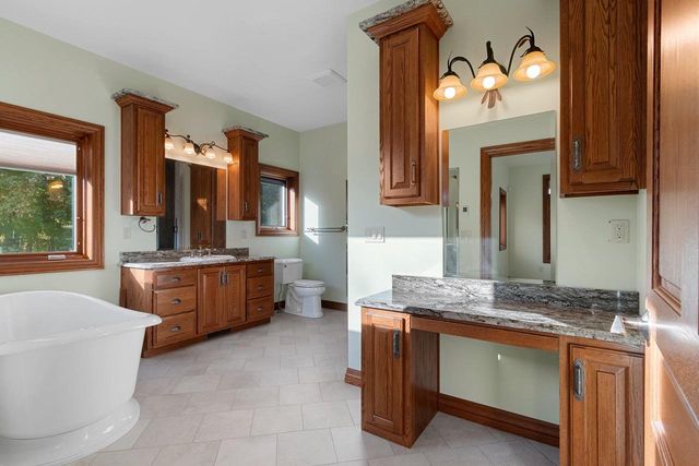 315 W HIGHLAND DRIVE, Oconto Falls, WI 54154