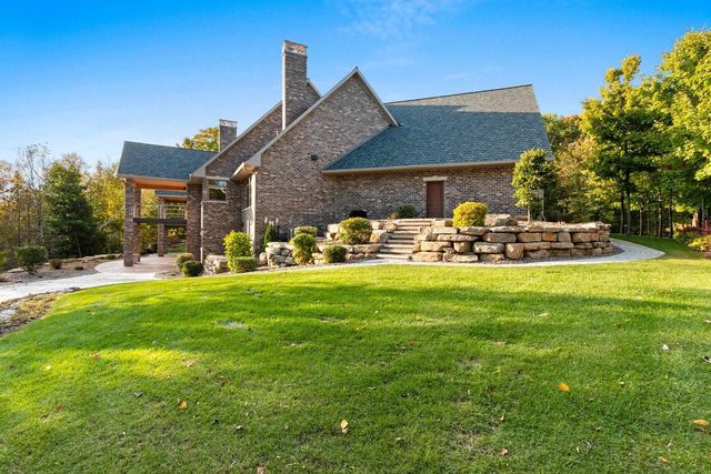 315 W HIGHLAND DRIVE, Oconto Falls, WI 54154