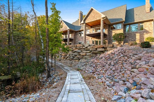 315 W HIGHLAND DRIVE, Oconto Falls, WI 54154