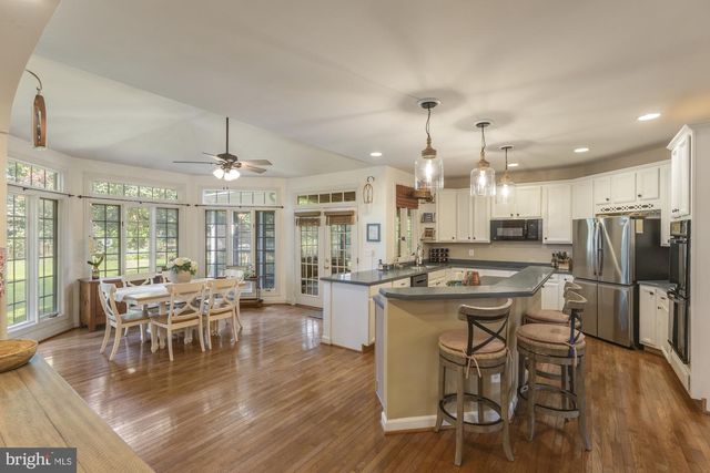 13539 HERITAGE FARMS DR, Gainesville, VA 20155