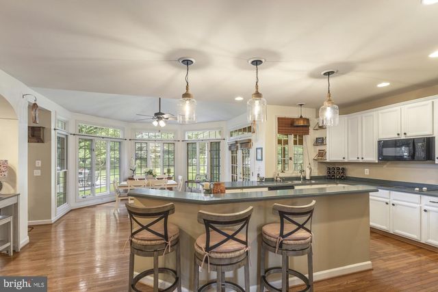13539 HERITAGE FARMS DR, Gainesville, VA 20155