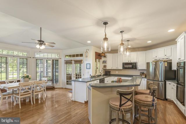 13539 HERITAGE FARMS DR, Gainesville, VA 20155