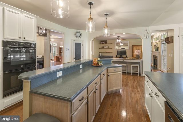 13539 HERITAGE FARMS DR, Gainesville, VA 20155